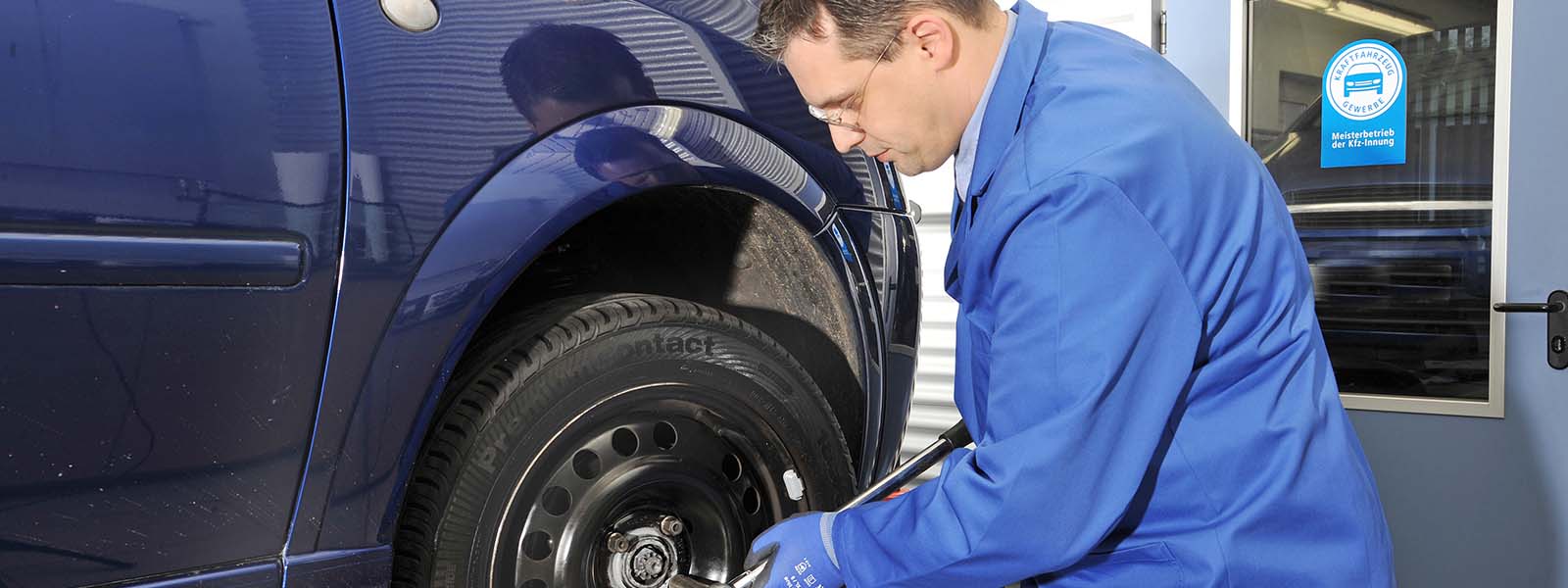 Autoreifen-Service: Wechsel von Sommerreifen auf Winterreifen.